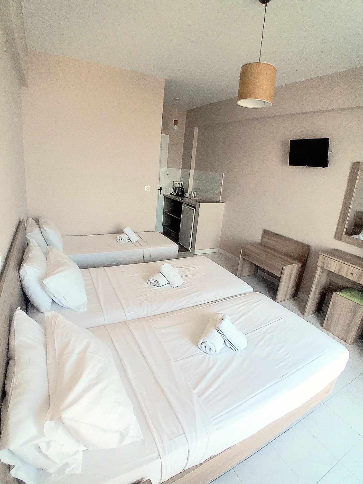 Mare Blu Studios & Suites ลากานาส ภายนอก รูปภาพ