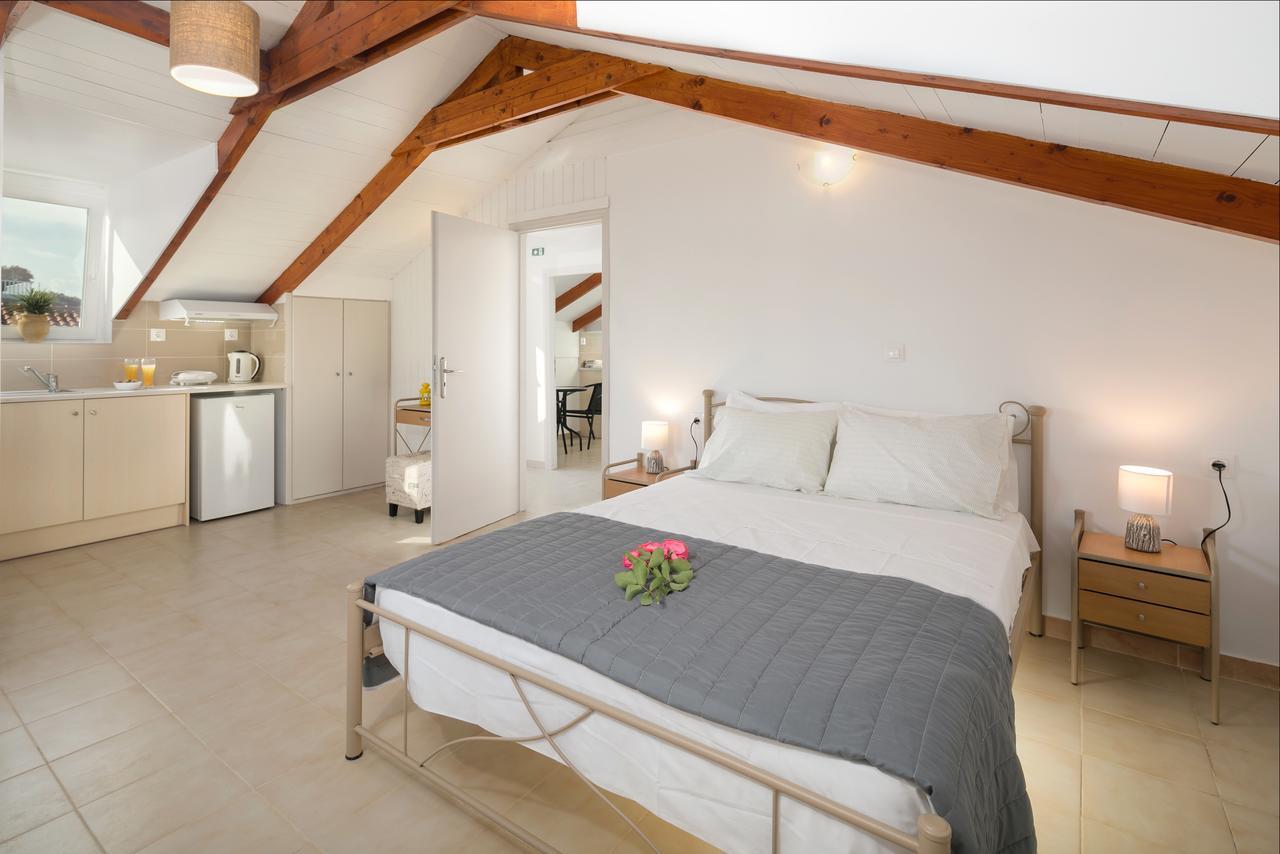 Mare Blu Studios & Suites ลากานาส ภายนอก รูปภาพ