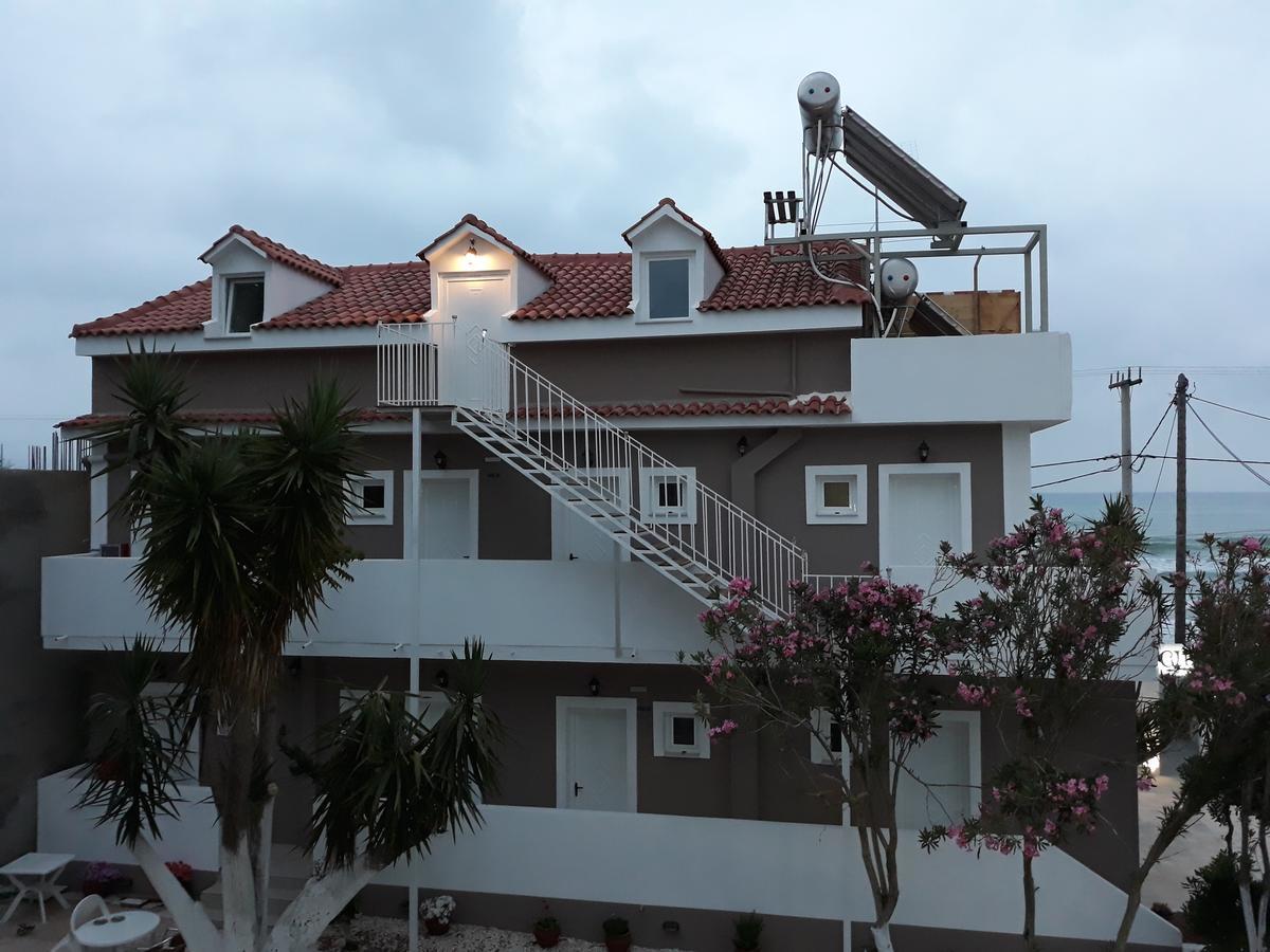 Mare Blu Studios & Suites ลากานาส ภายนอก รูปภาพ